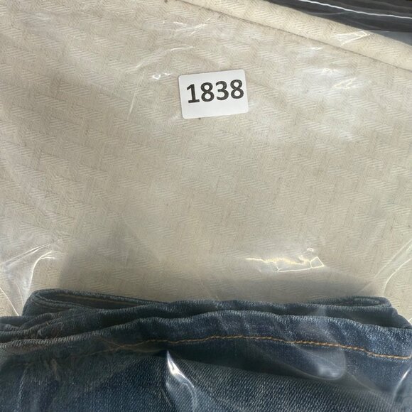 Refuge Womens Size 11 Blue Denim Capri Jeans With Button Detailing & Pockets - Picture 8 of 9